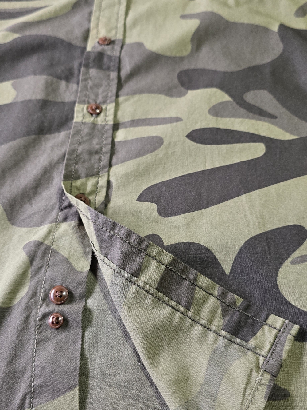 True Craft Men’s Short Sleeve Camo Button-Down Casual Shirt Medium - Picture 5 of 9